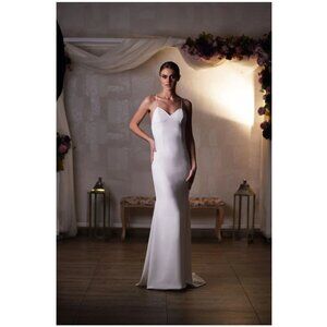 Wedding Dress style M1109 Sofia by Monsolo Couture in size 16 and Ivory color.